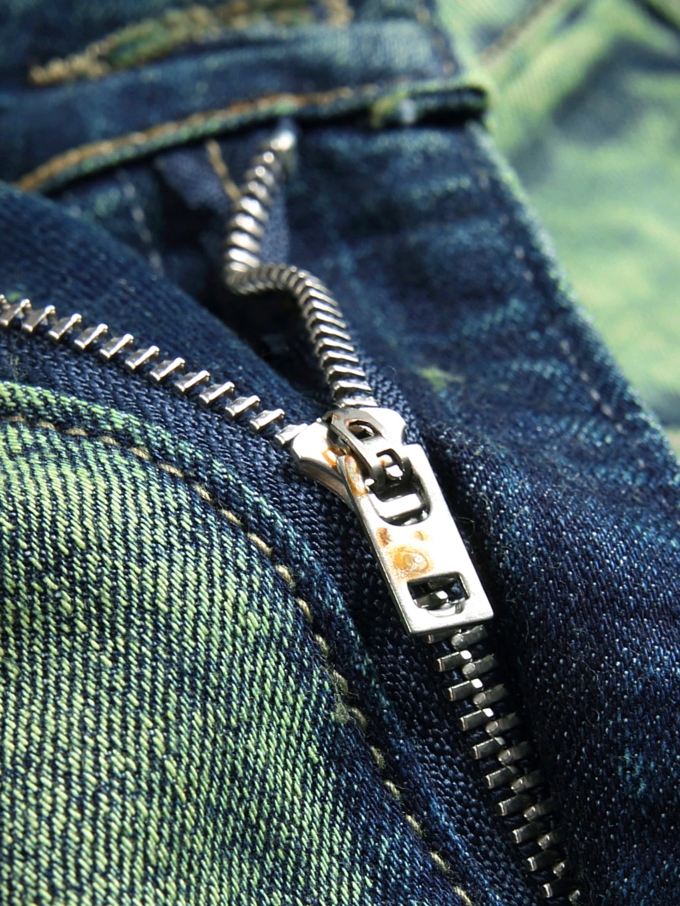 Stylish Mid Stretch Slim Fit Jeans - Men's Mid Waist Distressed And Ripped Denim Jeans With Tassels For All Seasons Street Wear