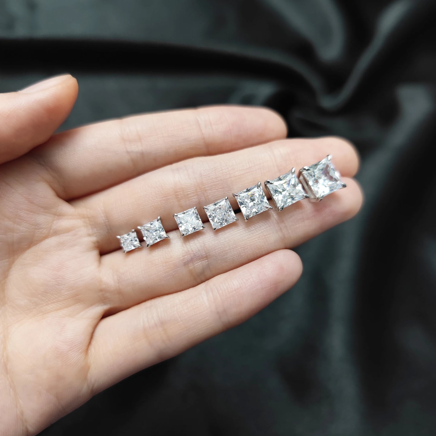 GEM'S BALLET 0.4 - 3.0CT D Color Classic Claw Prong Princess Cut Moissanite Stud Earrings in 925 Sterling Silver Gift For Her