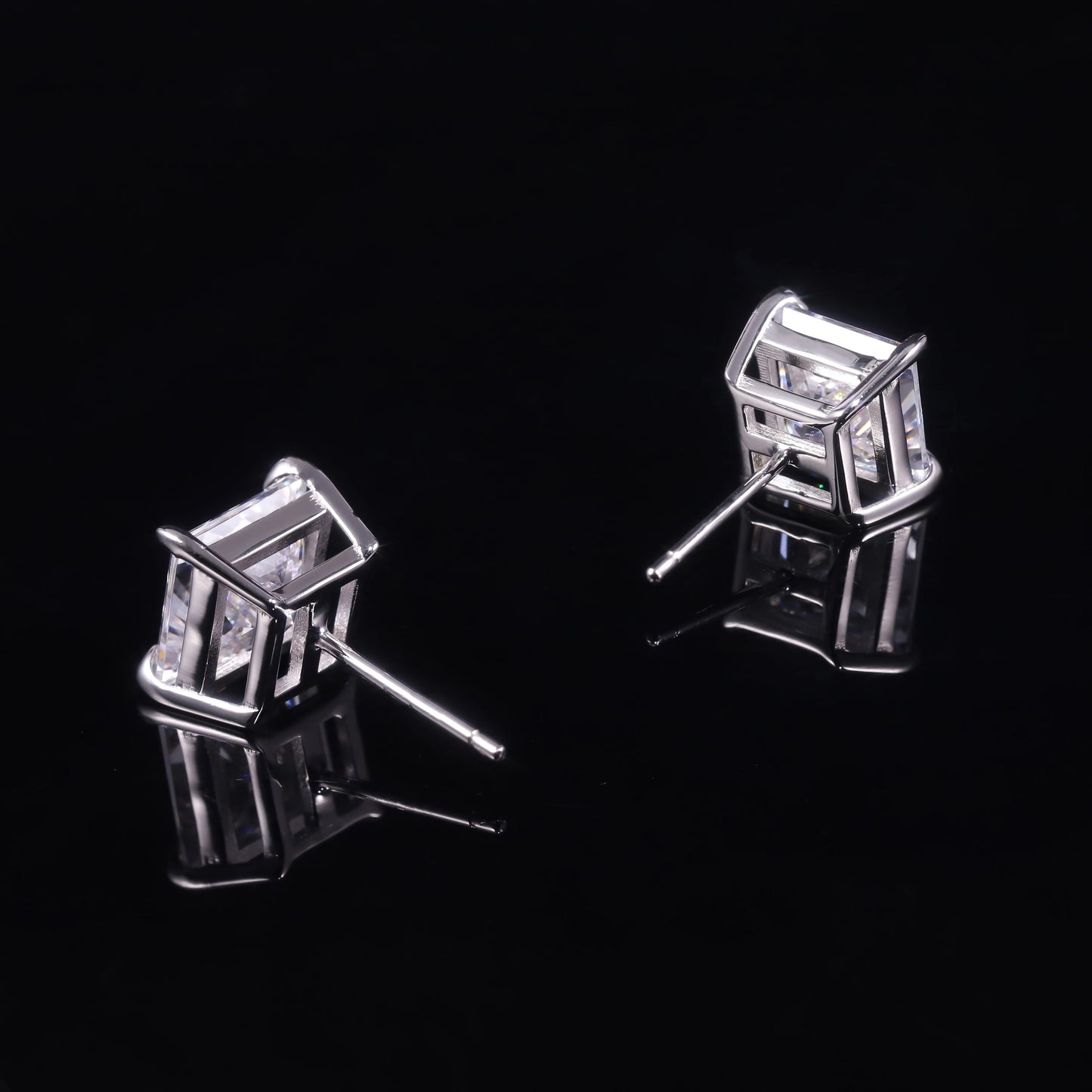 GEM'S BALLET 0.4 - 3.0CT D Color Classic Claw Prong Princess Cut Moissanite Stud Earrings in 925 Sterling Silver Gift For Her